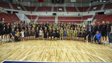 Küçük Kızlar Türkiye Şampiyonasında Kupa ve Madalyalar Sahiplerini Buldu